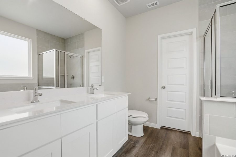 Furnished interior view inside a new home in Dauer Ranch, New Braunfels (Image 7). Furnished interior view inside a new home in Dauer Ranch, New Braunfels (Image 7).
