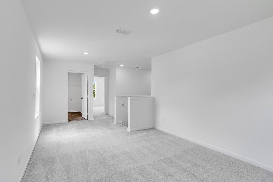 Spacious, unfurnished interior of a new home in Heritage River, Euharlee (Image 18).