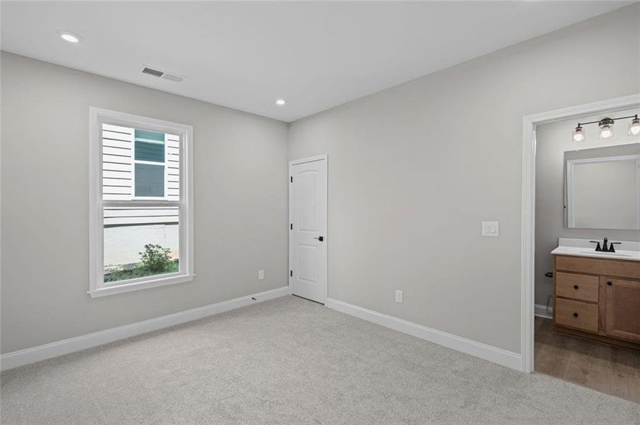 Spacious, unfurnished interior of a new home in Twin Lakes, Hoschton (Image 35).