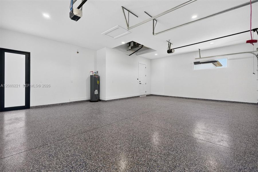 Spacious, unfurnished interior of a new home in , Cape Coral (Image 68).