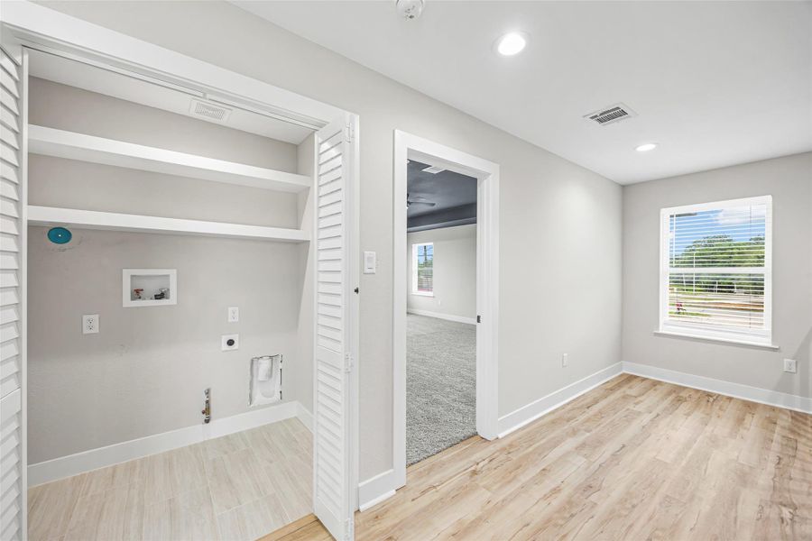 Spacious, unfurnished interior of a new home in , Houston (Image 28).
