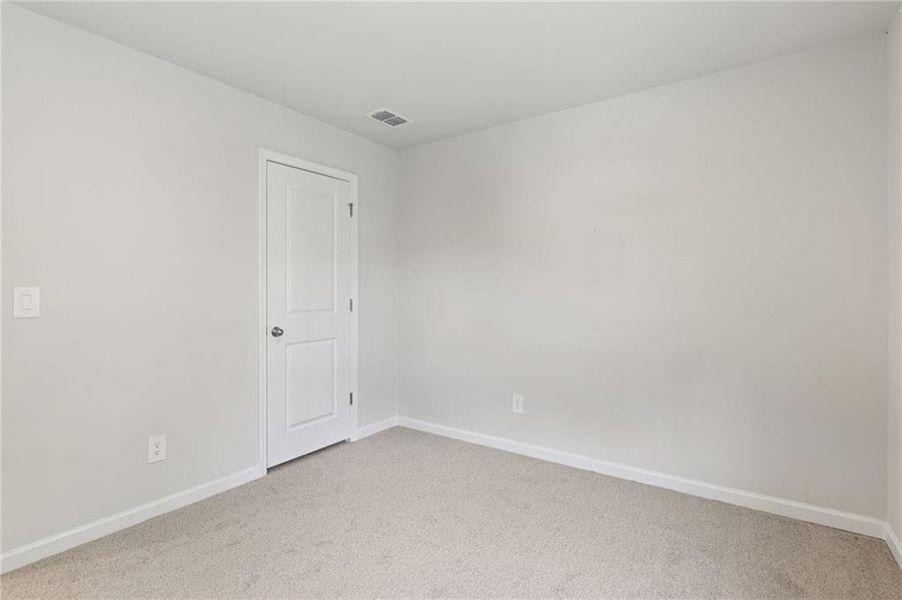 Spacious, unfurnished interior of a new home in The Oaks at Dawson, Dawsonville (Image 17).