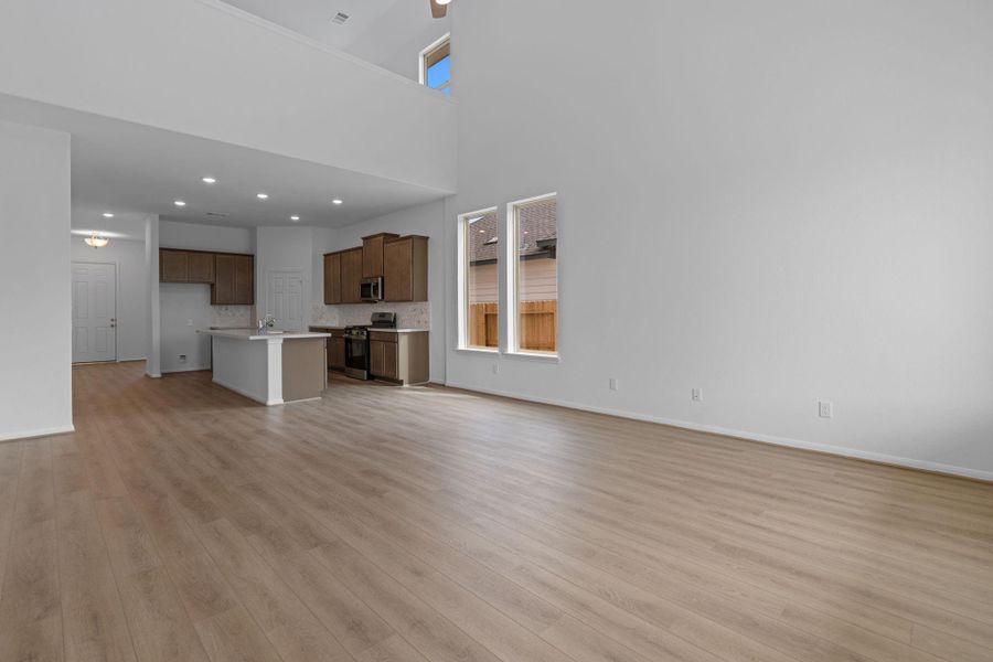 This home boasts a spacious open concept layout that combines the best of modern design and comfort for everyday living. This home boasts a spacious open concept layout that combines the best of modern design and comfort for everyday living.