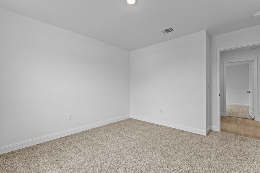 Spacious, unfurnished interior of a new home in Riverview, Georgetown (Image 30).
