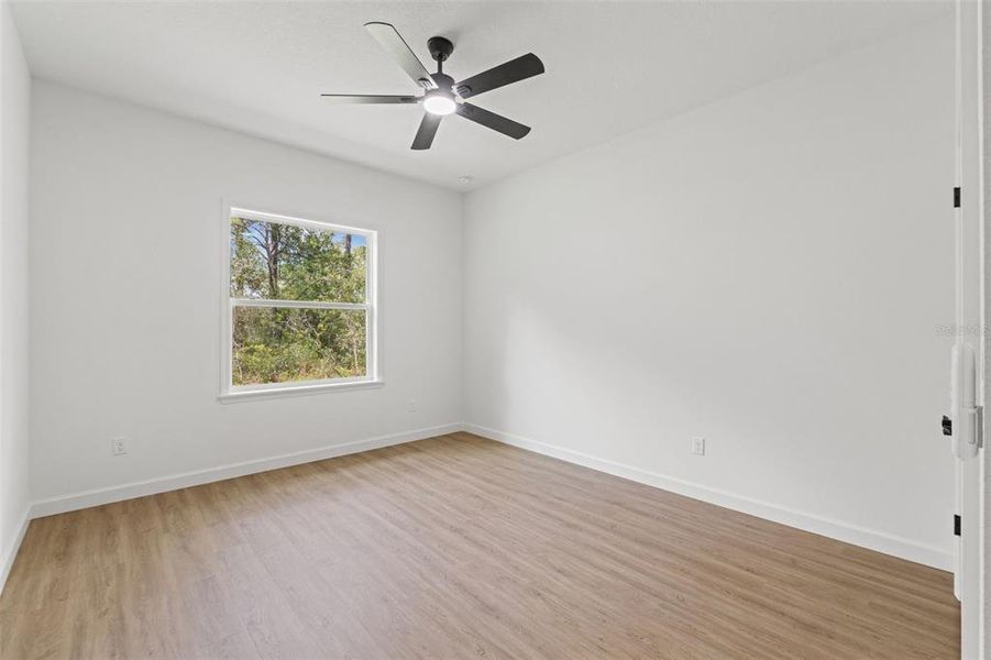 Spacious, unfurnished interior of a new home in , Citrus Springs (Image 20).