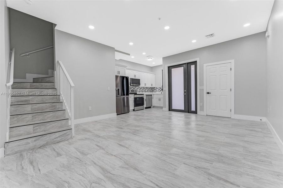 Spacious, unfurnished interior of a new home in , Miami (Image 81).