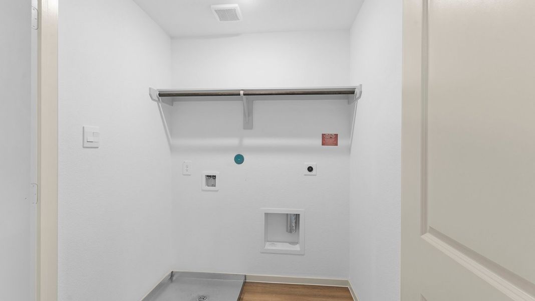 Spacious, unfurnished interior of a new home in Watermark, Alvin (Image 17). Spacious, unfurnished interior of a new home in Watermark, Alvin (Image 17).