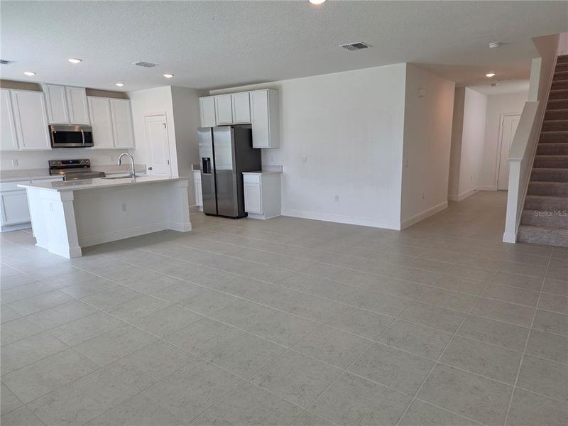 Spacious, unfurnished interior of a new home in Villamar, Winter Haven (Image 38).