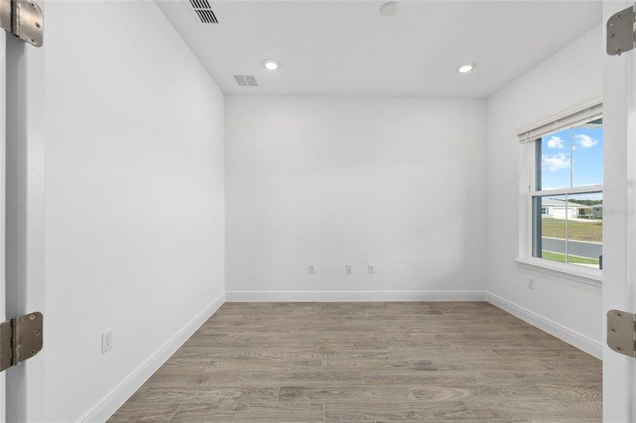 Spacious, unfurnished interior of a new home in , Ocala (Image 27).