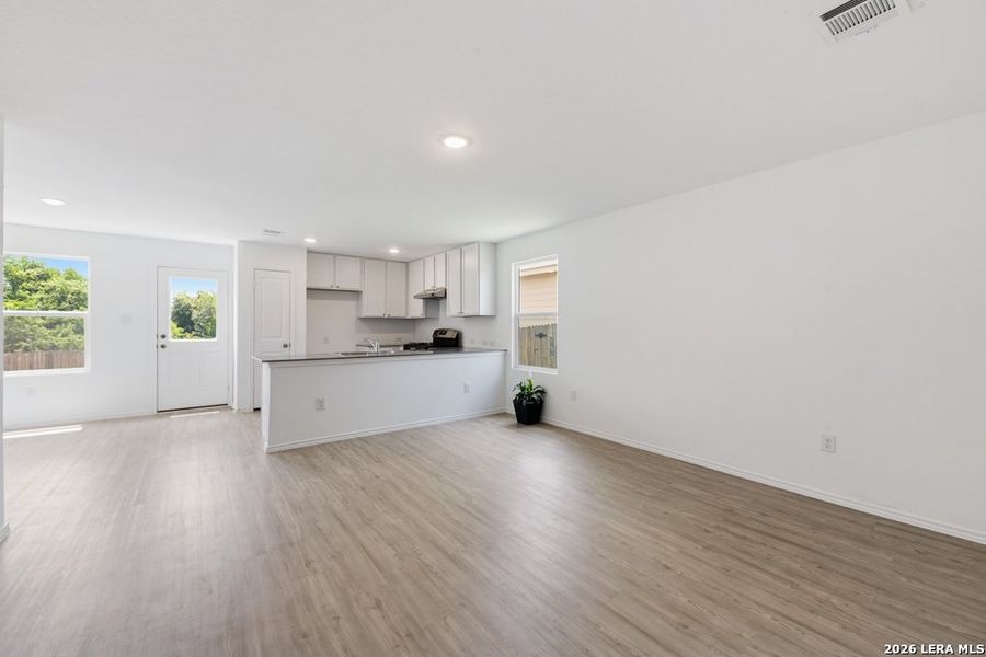 Spacious, unfurnished interior of a new home in Lodi Grove, Floresville (Image 13). Spacious, unfurnished interior of a new home in Lodi Grove, Floresville (Image 13).