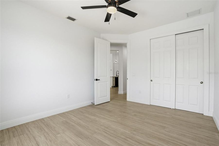 Spacious, unfurnished interior of a new home in , Cape Coral (Image 42).