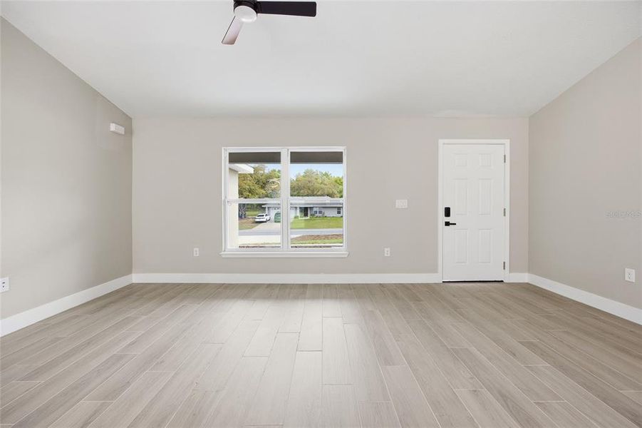 Spacious, unfurnished interior of a new home in , Citrus Springs (Image 25).