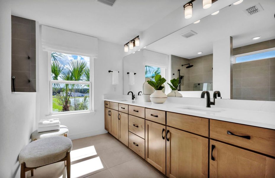 Oakhurst | Owner's Bathroom