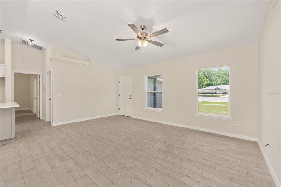 Spacious, unfurnished interior of a new home in , Ocala (Image 18).