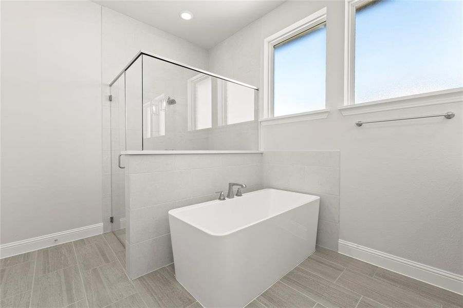 20. 2228 Euclid - Bath 20. 2228 Euclid - Bath