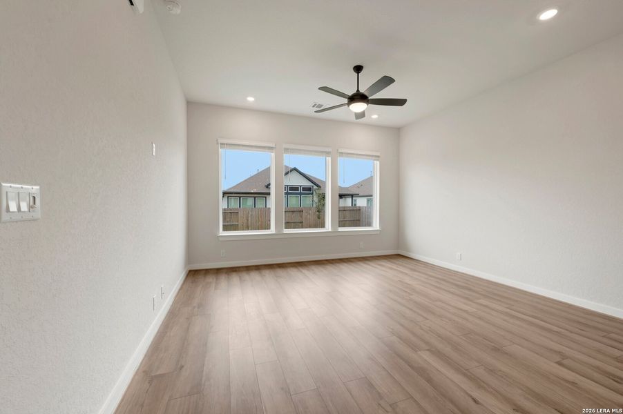 Spacious, unfurnished interior of a new home in Meyer Ranch – Select Reserve Series, New Braunfels (Image 28).