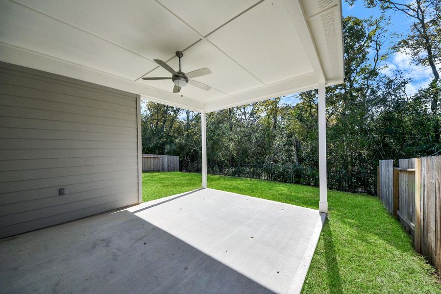 Exterior details and patio area of a home in Lexington Heights, Willis (Image 4).