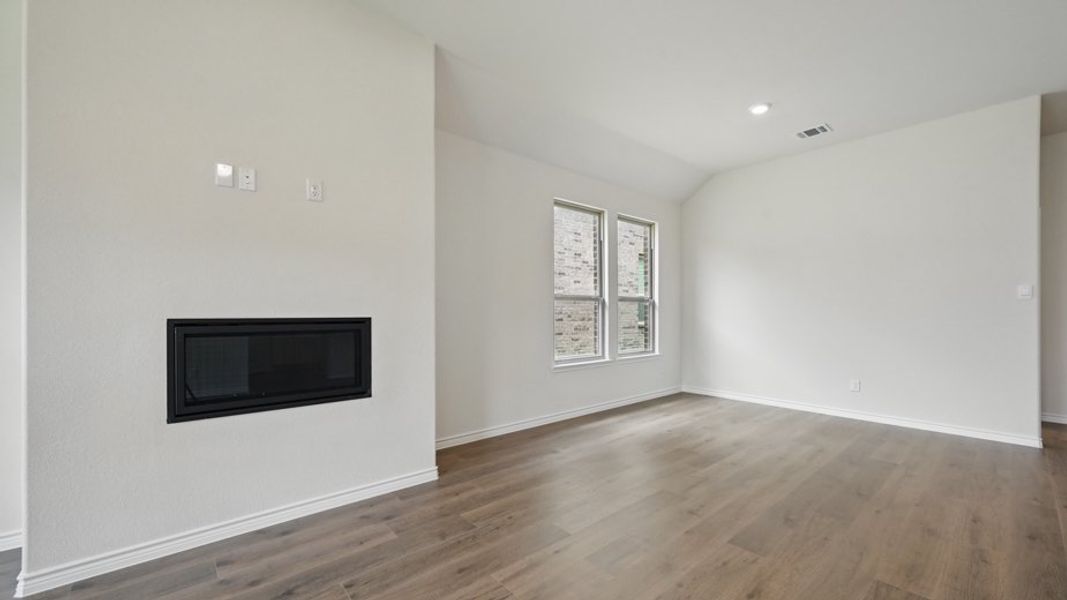 Spacious, unfurnished interior of a new home in Lakewood Trails, Forney (Image 13).