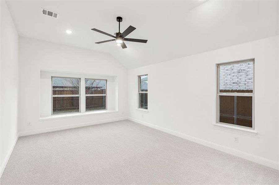 Spacious, unfurnished interior of a new home in Willow Wood, McKinney (Image 27).