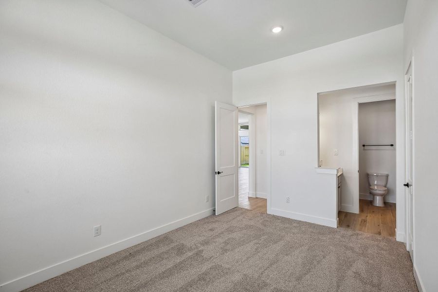 Spacious, unfurnished interior of a new home in Riceland 60',65',70', Old River-Winfree (Image 26).