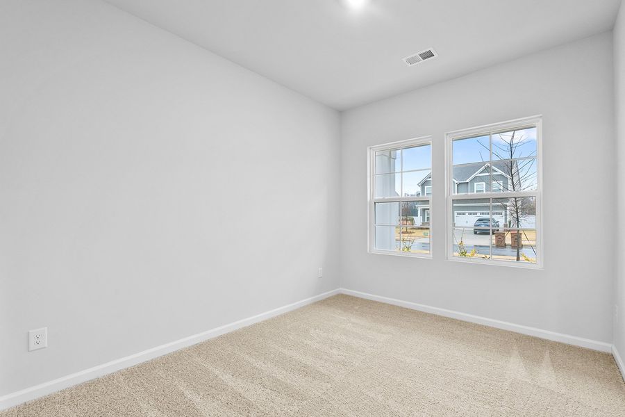 Spacious, unfurnished interior of a new home in Fieldstone, Lexington (Image 17).