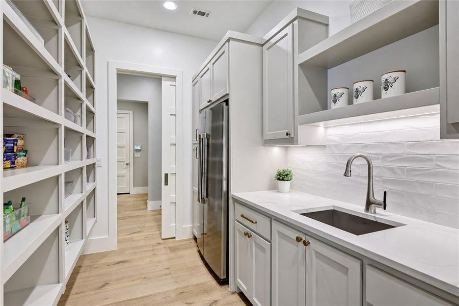 Furnished interior view inside a new home in , Colleyville (Image 35).