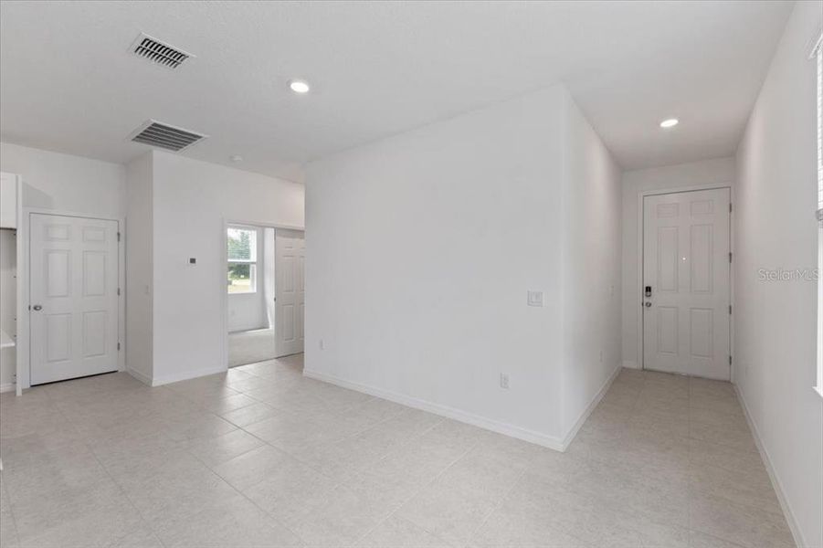 Spacious, unfurnished interior of a new home in Mirror Lake Village, Fruitland Park (Image 11).