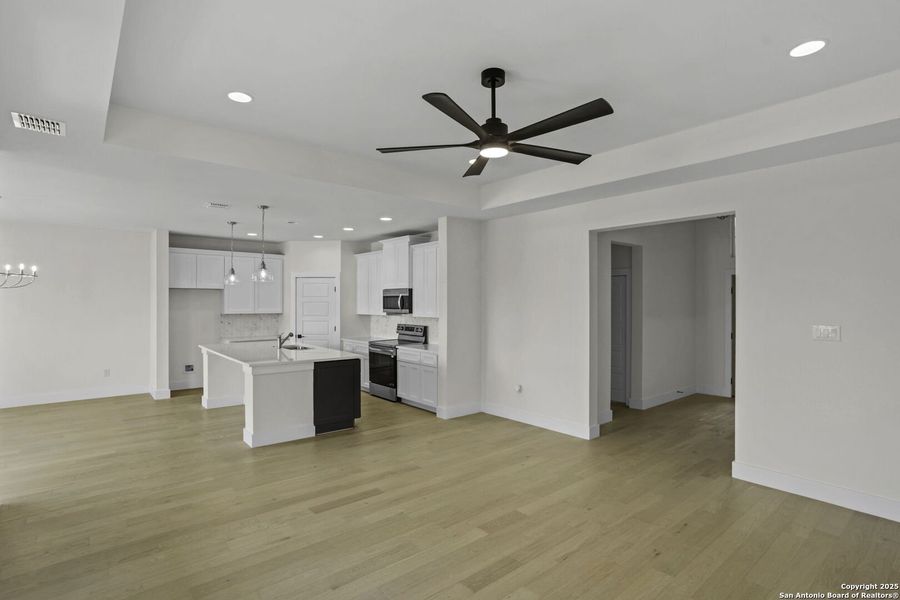 Spacious, unfurnished interior of a new home in , Kerrville (Image 19).