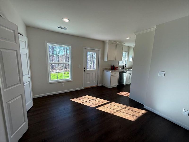 Spacious, unfurnished interior of a new home in , Dahlonega (Image 7).