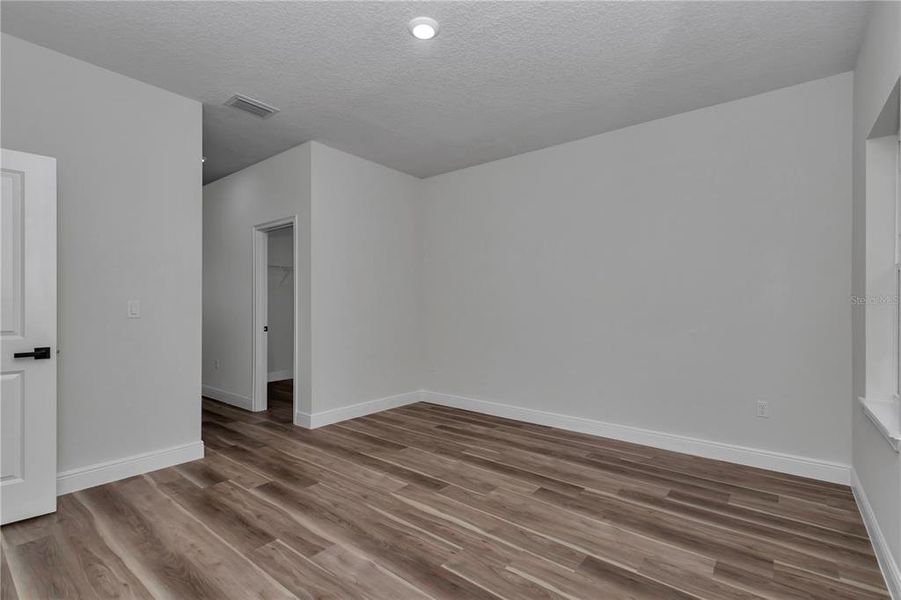 Spacious, unfurnished interior of a new home in , Dunnellon (Image 17).