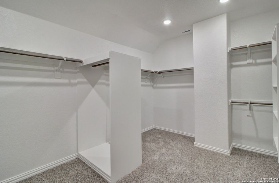 Spacious, unfurnished interior of a new home in Clear Creek, New Braunfels (Image 25). Spacious, unfurnished interior of a new home in Clear Creek, New Braunfels (Image 25).