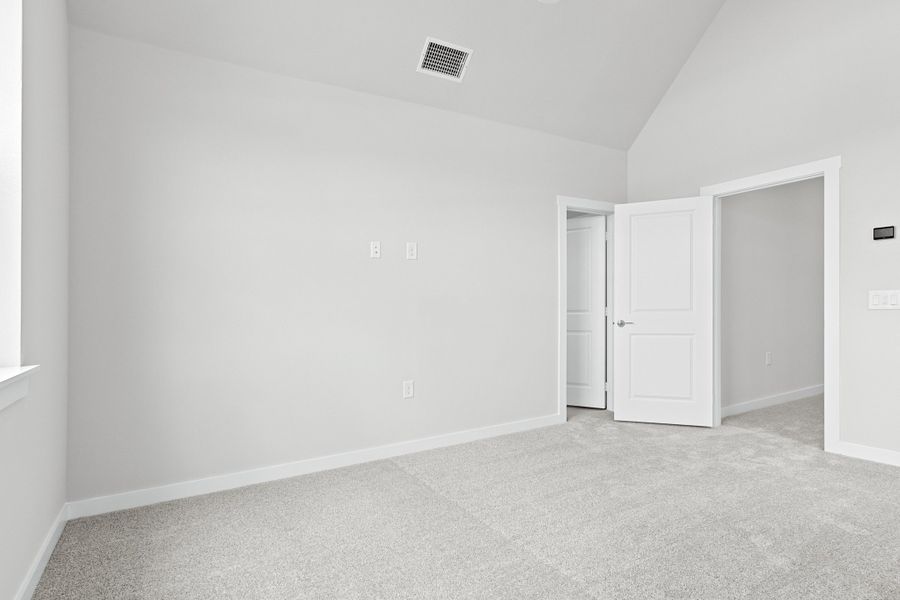 Spacious, unfurnished interior of a new home in Wildridge, Oak Point (Image 35).
