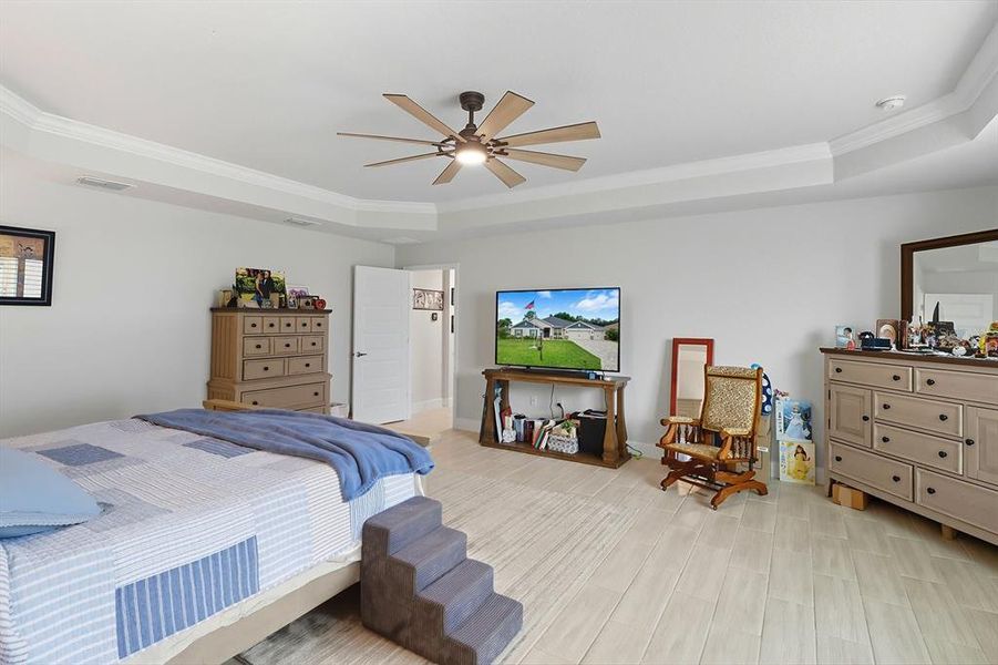 Furnished interior view inside a new home in , Dunnellon (Image 9).