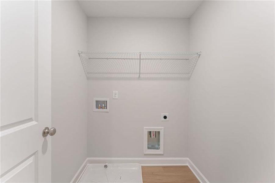 Spacious, unfurnished interior of a new home in Cherokee Township, Acworth (Image 29).