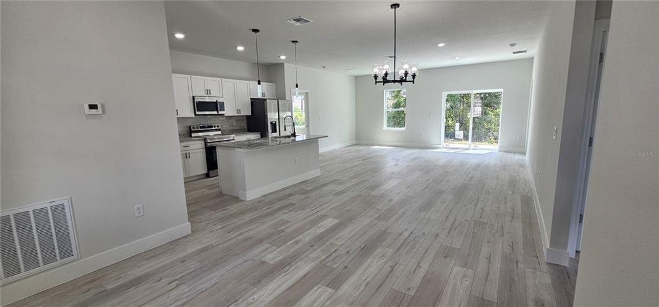 OPEN FLOOR  DINING ROOM COMBO