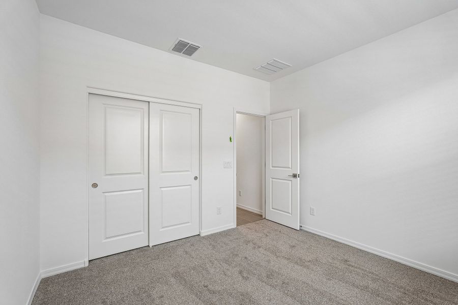 Spacious, unfurnished interior of a new home in Hawes Crossing, Mesa (Image 38).