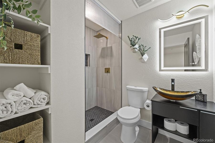 Furnished interior view inside a new home in , Golden (Image 32).