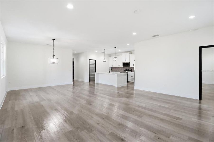 Spacious, unfurnished interior of a new home in , Ocala (Image 22).