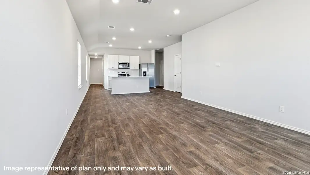 Spacious, unfurnished interior of a new home in Stonehill, San Antonio (Image 17).