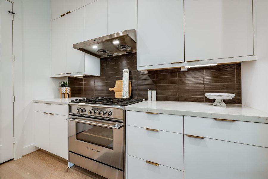 Furnished interior view inside a new home in , Houston (Image 14).