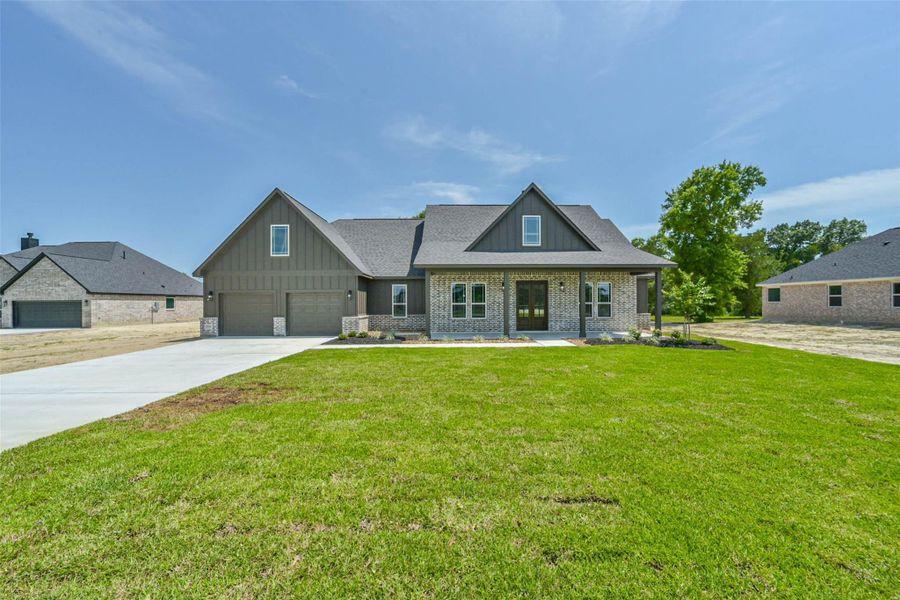 Front exterior of a new home in , Baytown, TX, highlighting curb appeal (Image 27).