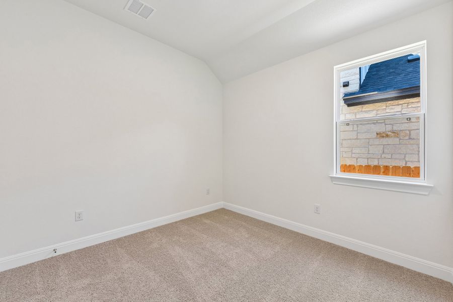 Spacious, unfurnished interior of a new home in Persimmon, Buda (Image 15).