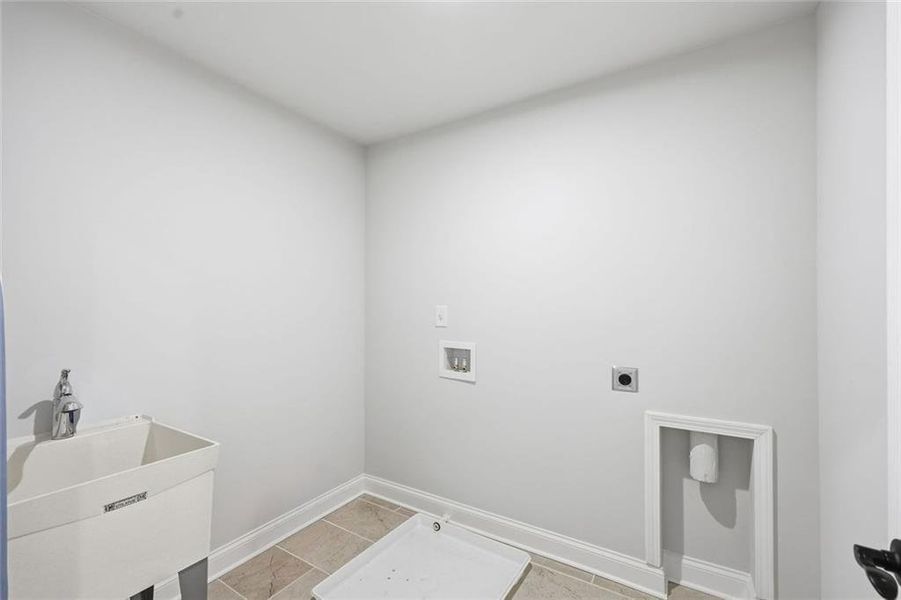 Spacious, unfurnished interior of a new home in Berkeley Mill, Cumming (Image 57).