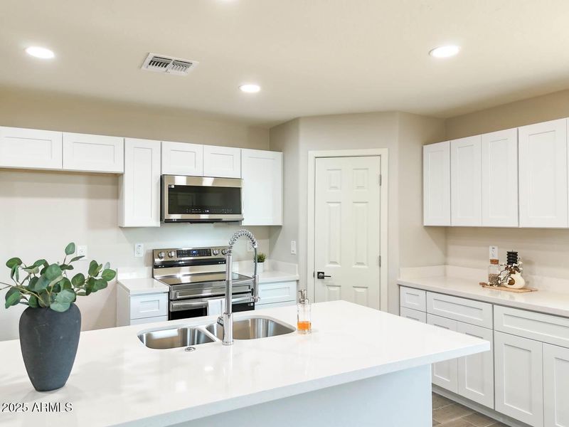 15438 Overfield-30 15438 Overfield-30