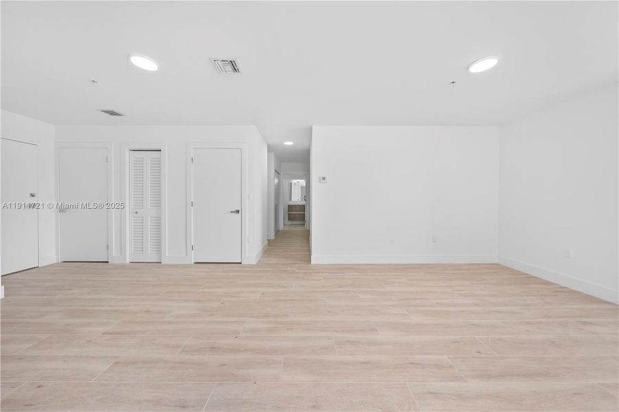 Spacious, unfurnished interior of a new home in , Miami (Image 17).