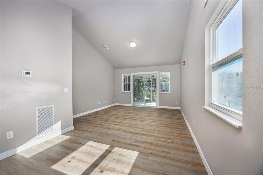 Spacious, unfurnished interior of a new home in , Gainesville (Image 9).