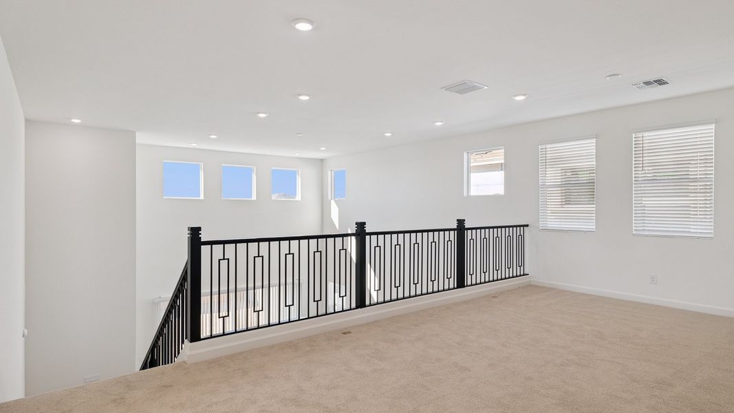 Spacious, unfurnished interior of a new home in Aloravita, Peoria (Image 25).