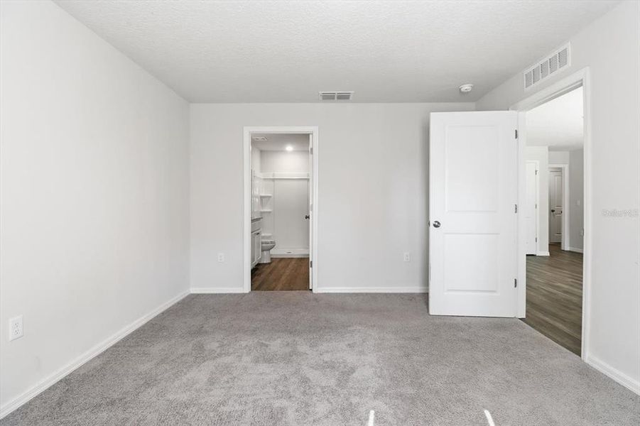 Spacious, unfurnished interior of a new home in , Dunnellon (Image 25).