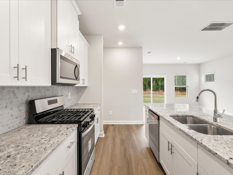 Welcome to the Roswell floorplan at Brayfield Manor - Heritage Collection.