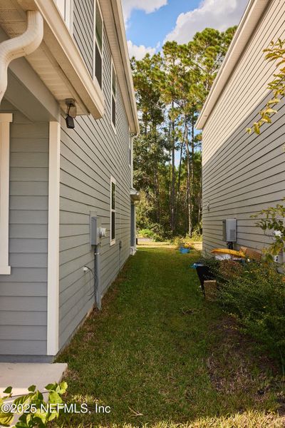 Exterior details and patio area of a home in , Jacksonville (Image 21).